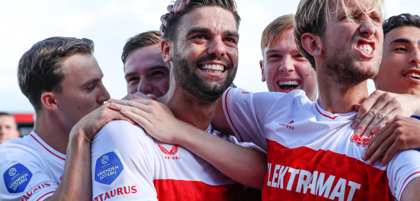 FC Twente wint seizoensopener in Almere