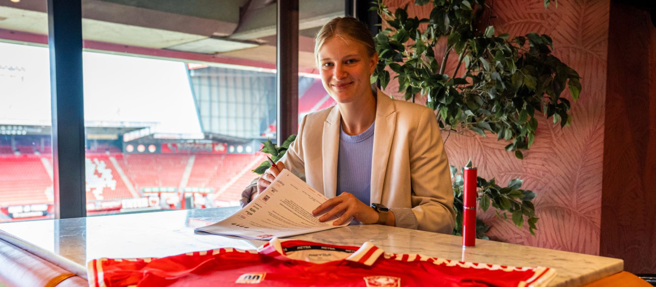 Anna-Lena Stolze blijft bij FC Twente