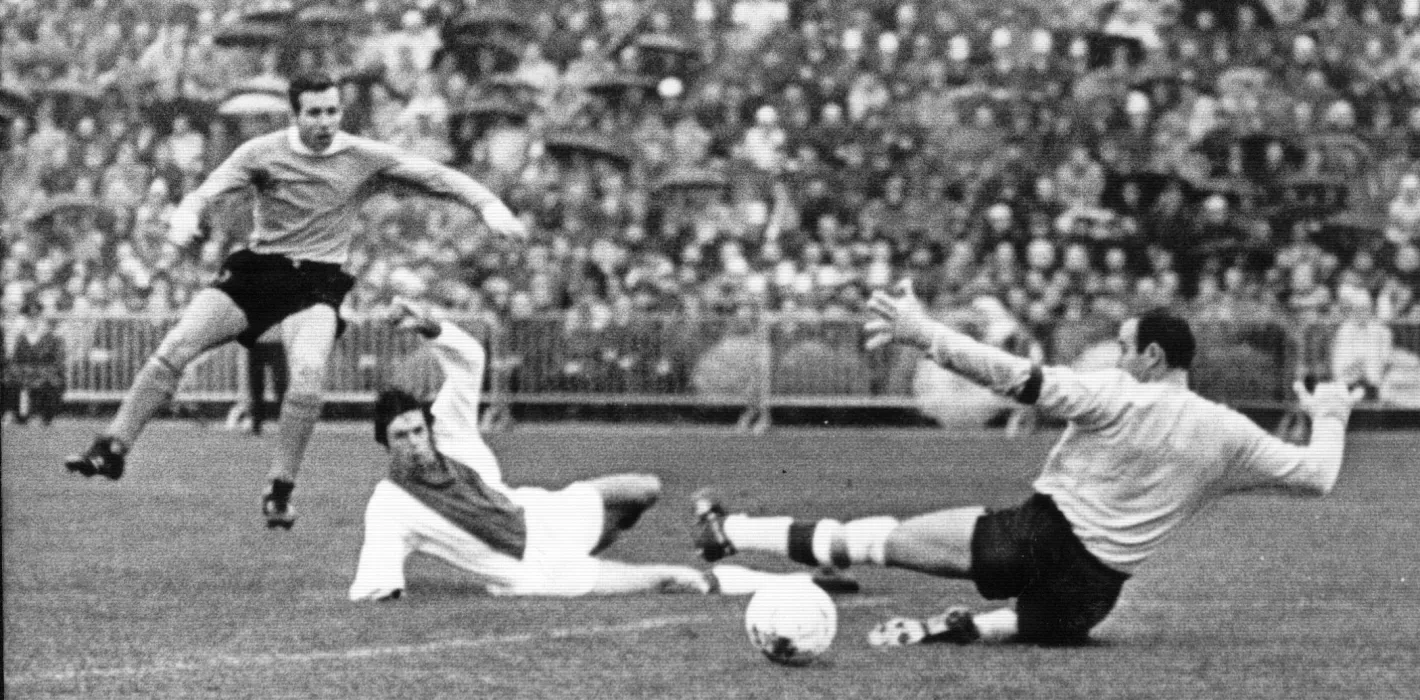 1968 11 03 FCT Ajax Pahlplatz