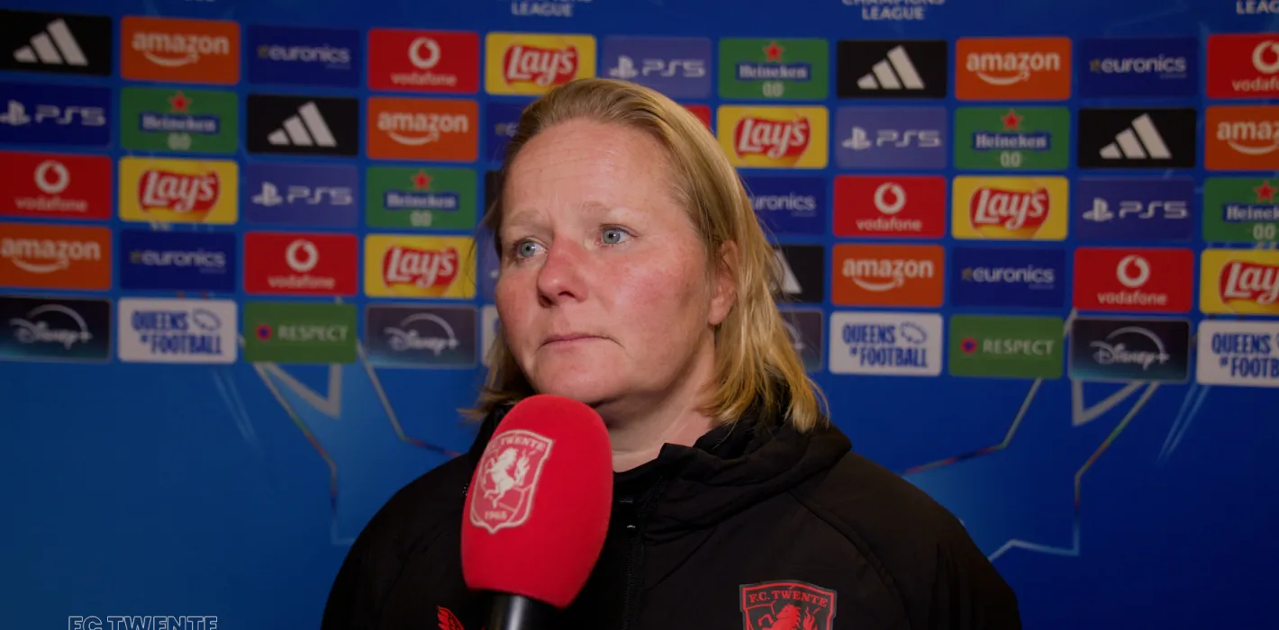 Interview Dekker.00 00 59 03.Still001