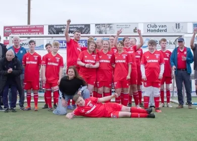 339 9743.00 13 54 18.Still017