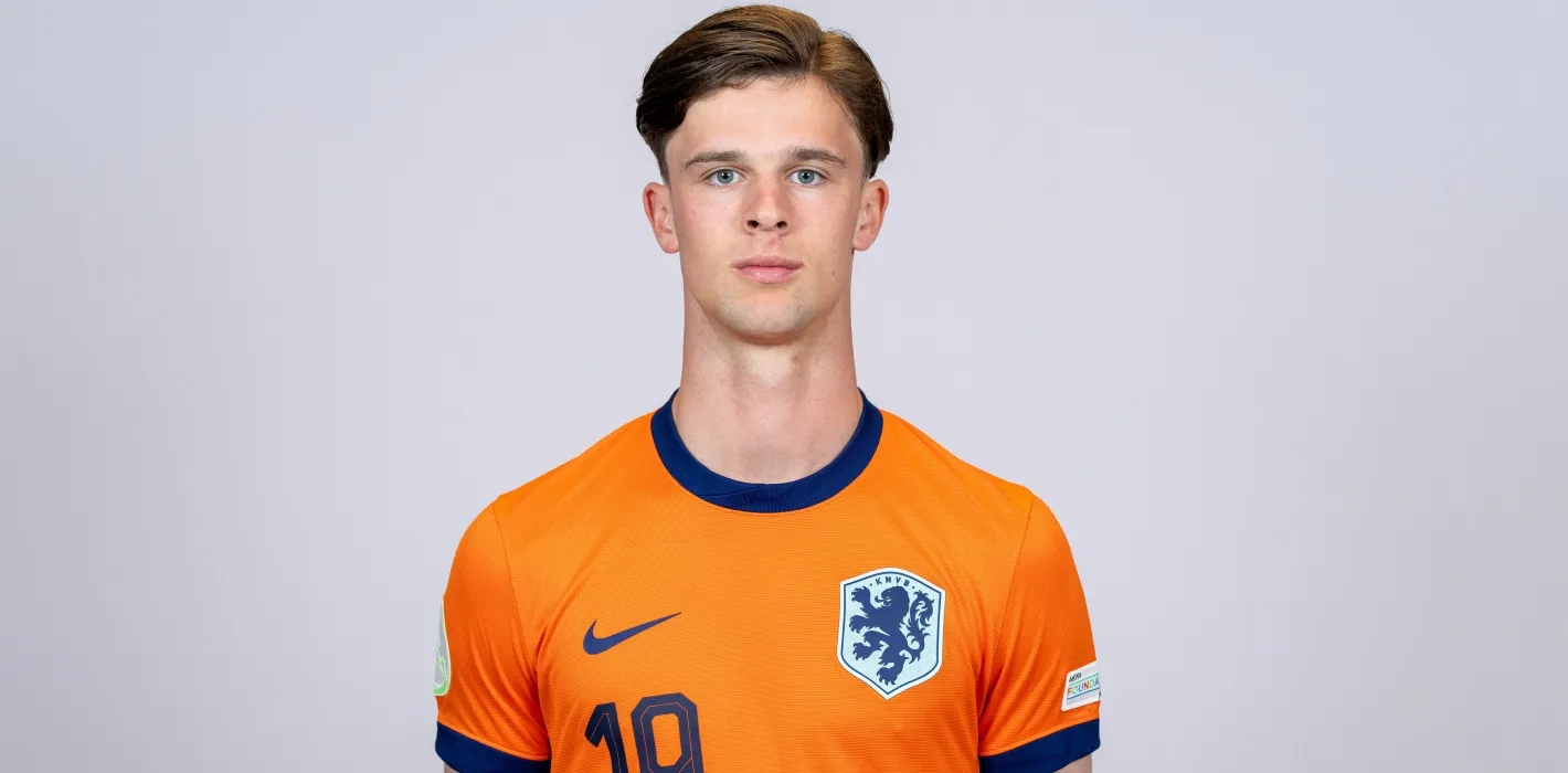 Lucas Vennegoor Of Hesselink Headshots Arms Down 250198230