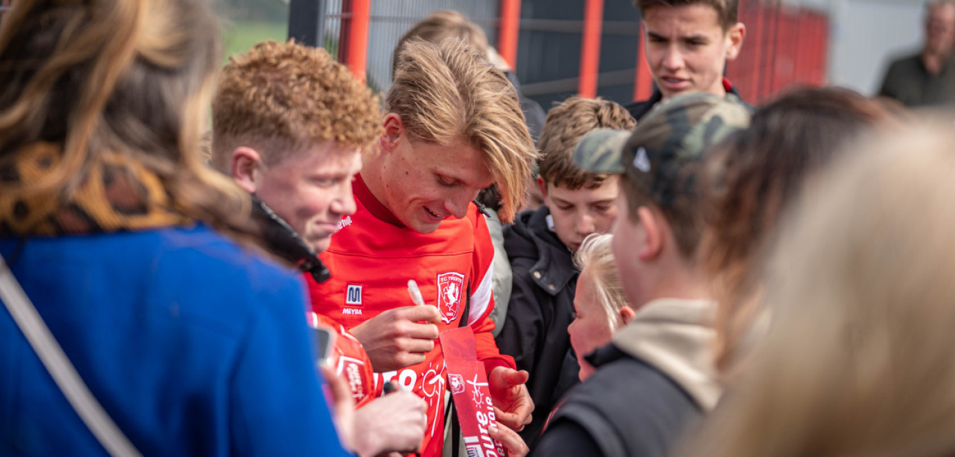 In beeld - drukbezochte middagtraining