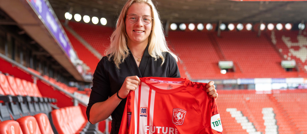 Elena Dhont tekent nieuw contract bij FC Twente Vrouwen