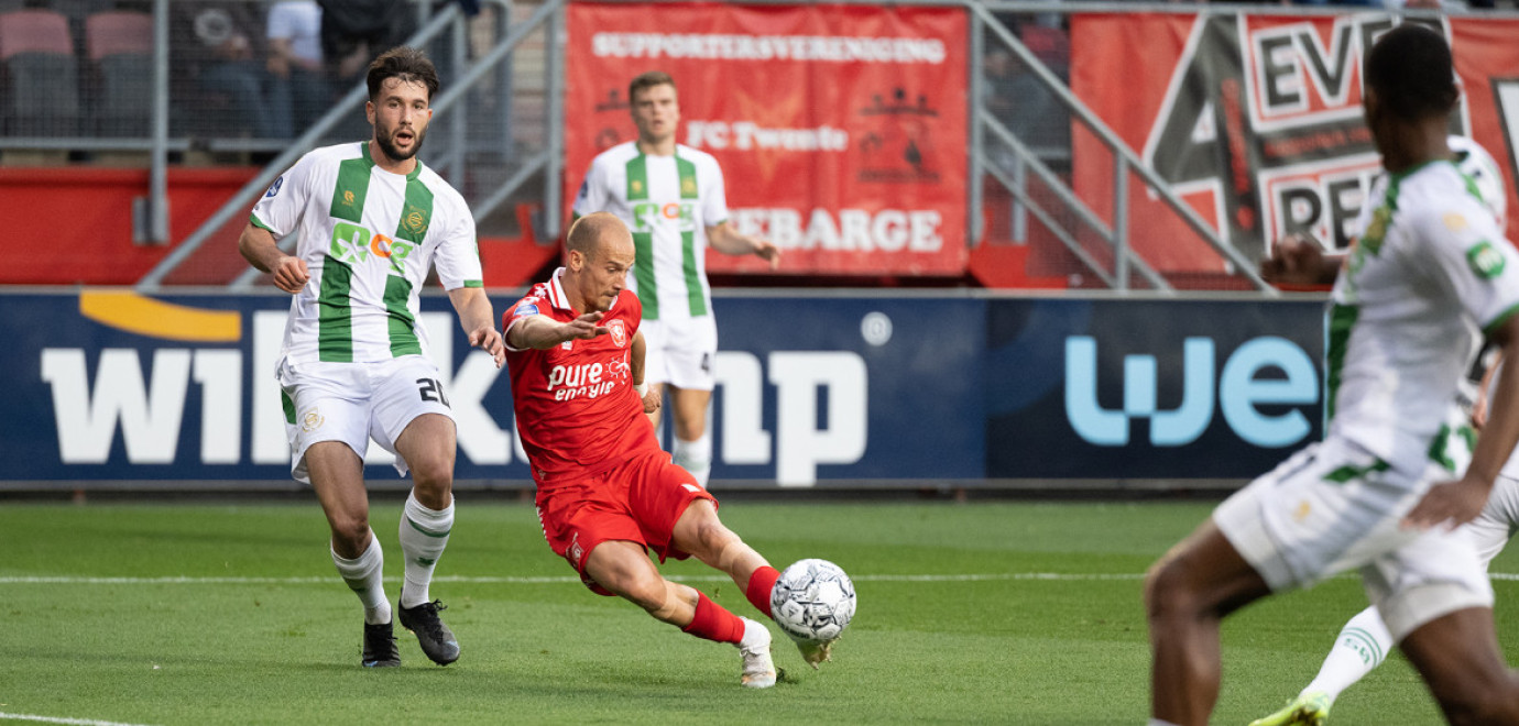 FC Twente wint van FC Groningen (3-0)