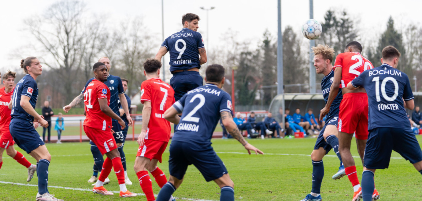 FC Twente in oefenduel onderuit tegen VfL Bochum