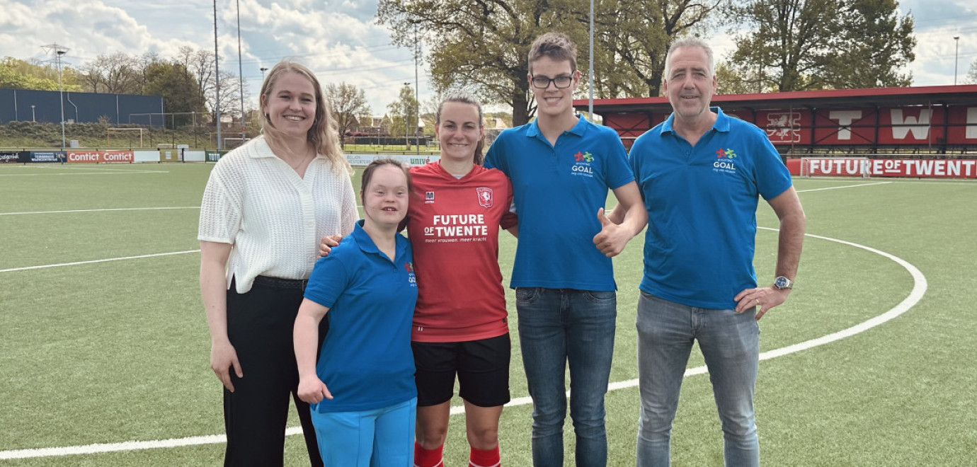 FC Twente Vrouwen ambassadeur van Stichting GOAL