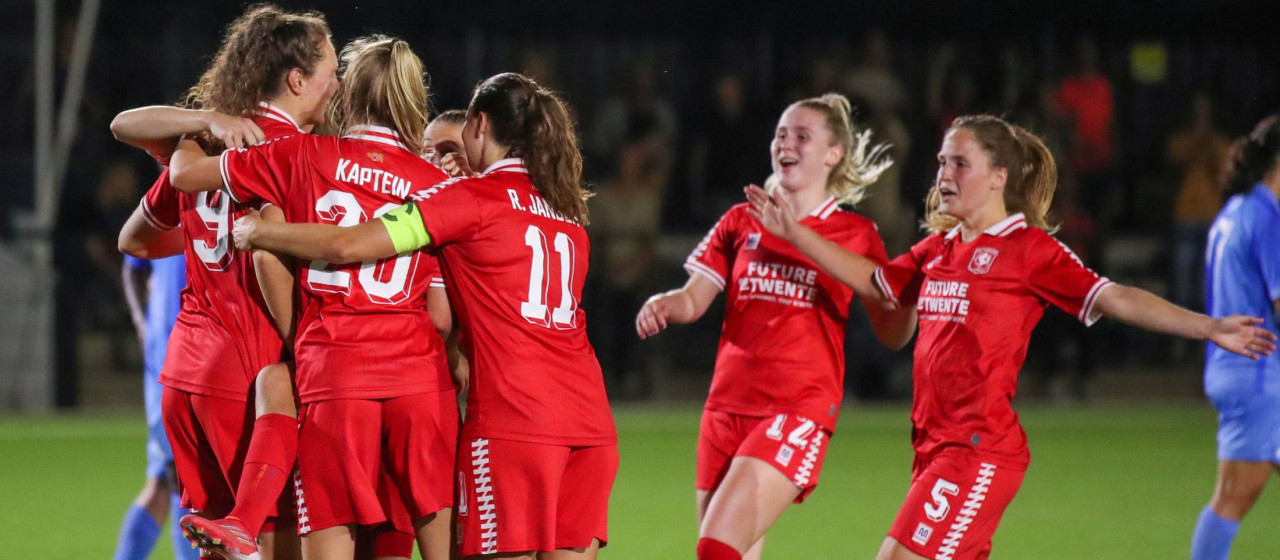 FC Twente Vrouwen in De Grolsch Veste tegen Alkmaar 