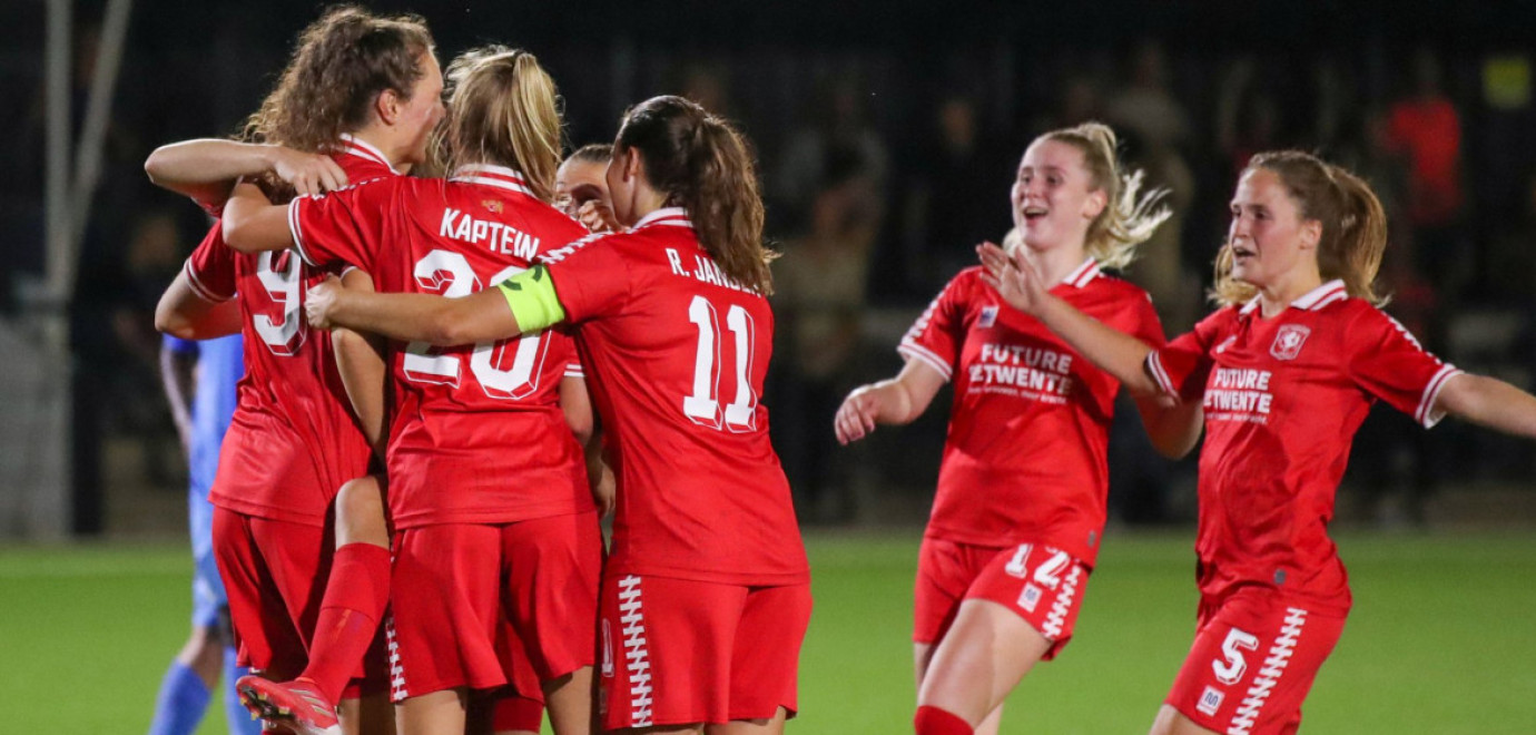 FC Twente Vrouwen in De Grolsch Veste tegen Alkmaar 