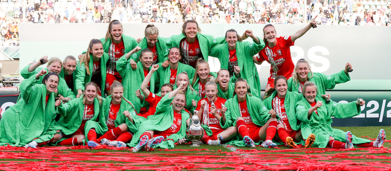 FC Twente Vrouwen verovert KNVB Beker 