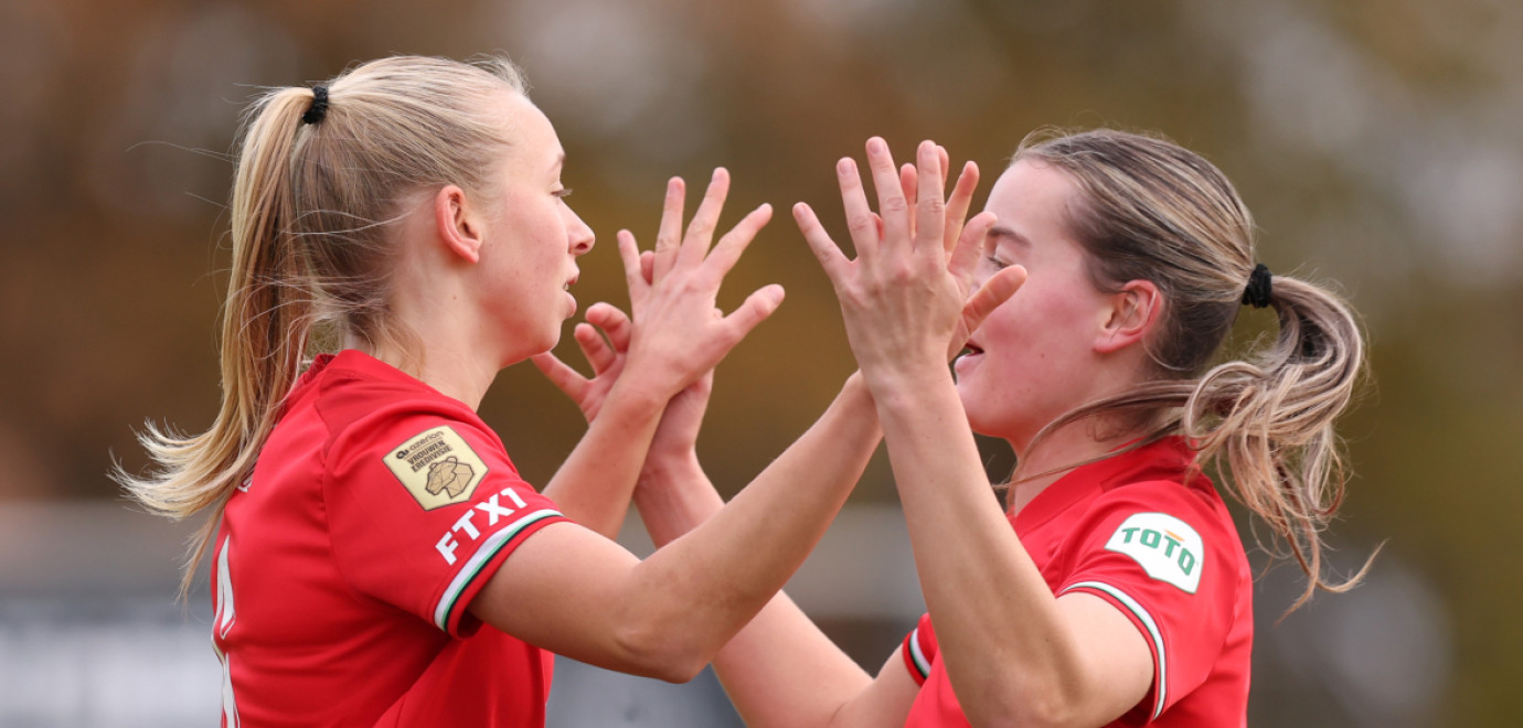 FC Twente Vrouwen verslaat Feyenoord in doelpuntrijk duel