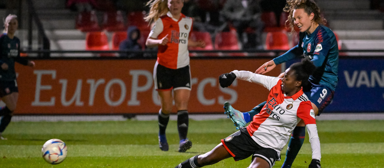 FC Twente Vrouwen wint bij Feyenoord