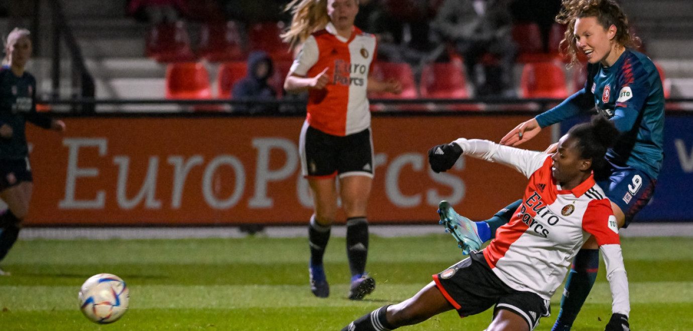 FC Twente Vrouwen wint bij Feyenoord