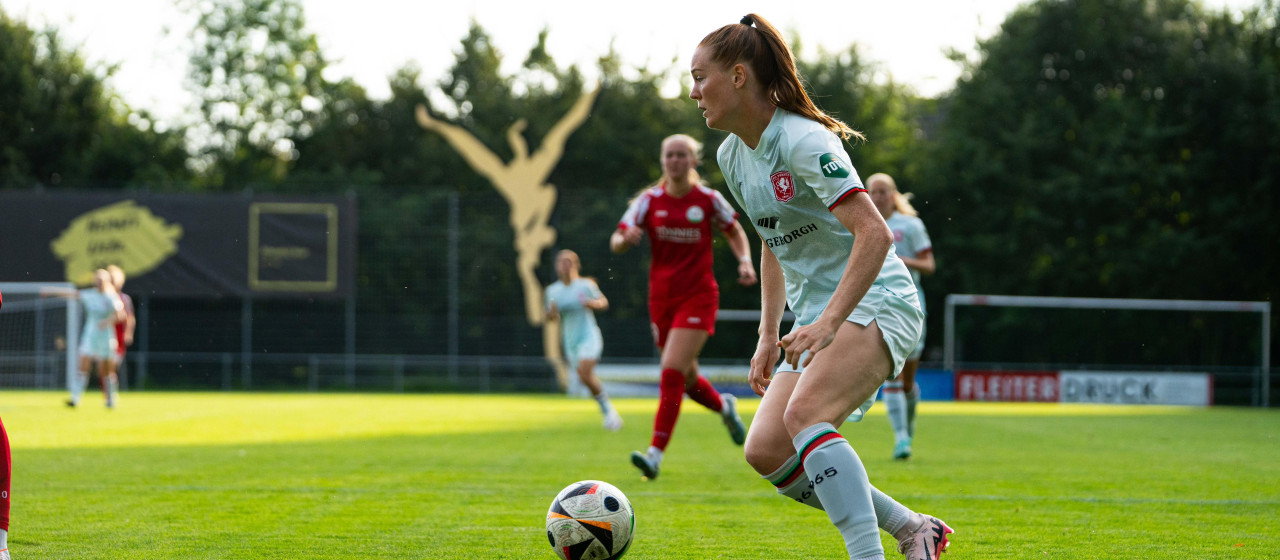 FC Twente Vrouwen wint ruim van Gûtersloh