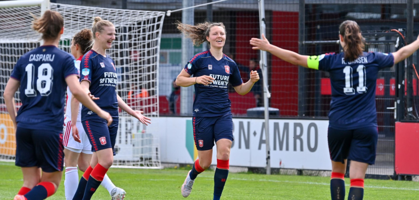 FC Twente Vrouwen wint van Ajax