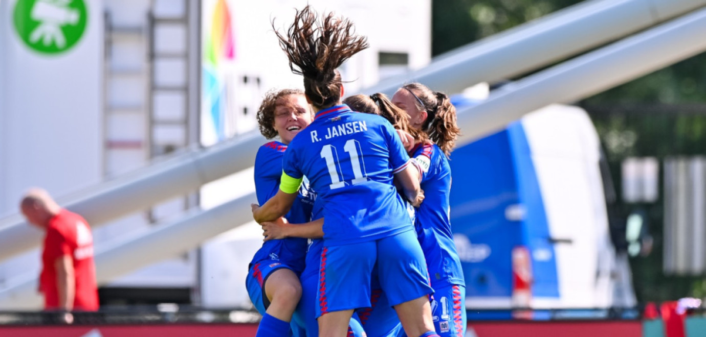 FC Twente Vrouwen wint van Ajax