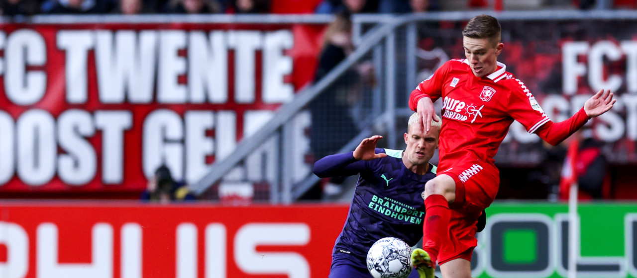 FC Twente grijpt naast zege na spectaculaire avond tegen PSV (3-3)