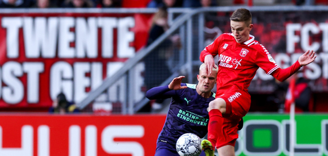 FC Twente grijpt naast zege na spectaculaire avond tegen PSV (3-3)