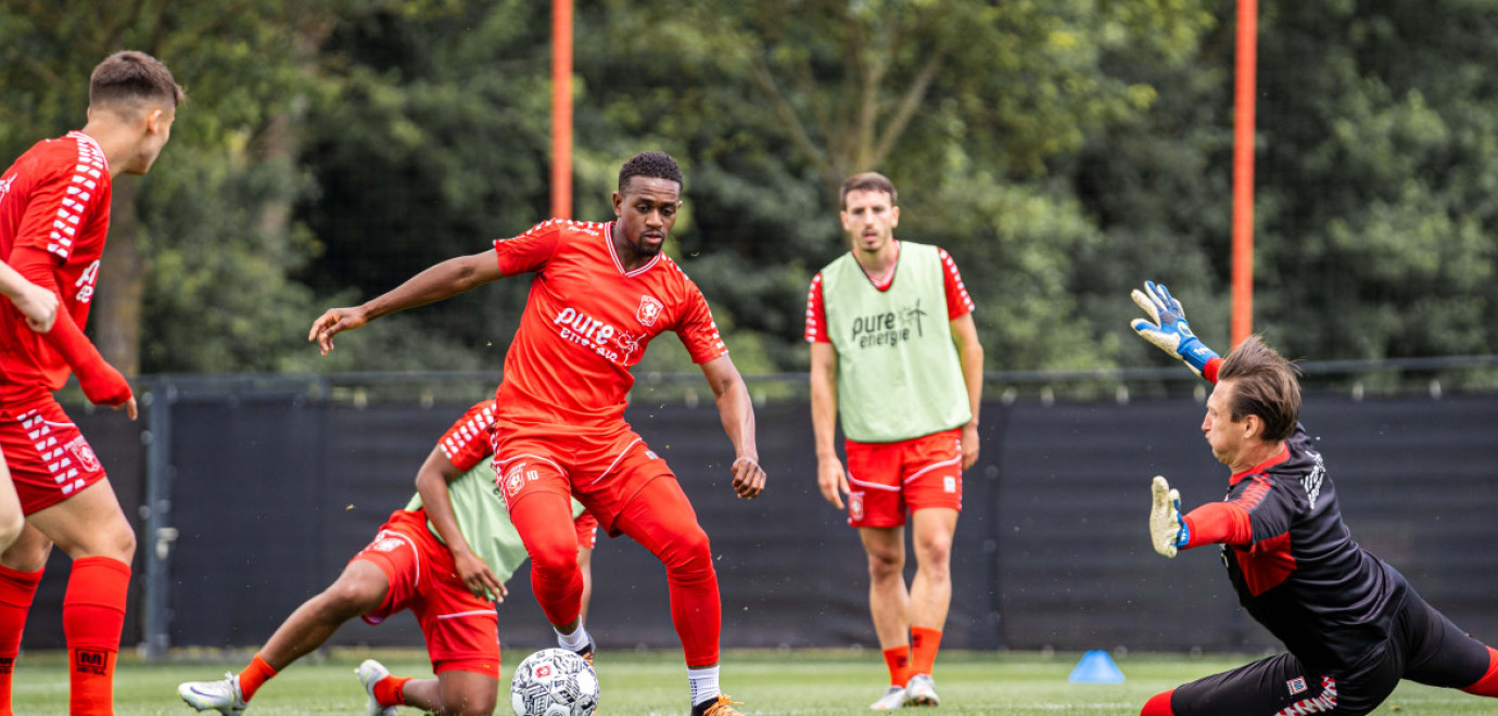 FC Twente oefent zaterdag tegen sv Bon Boys