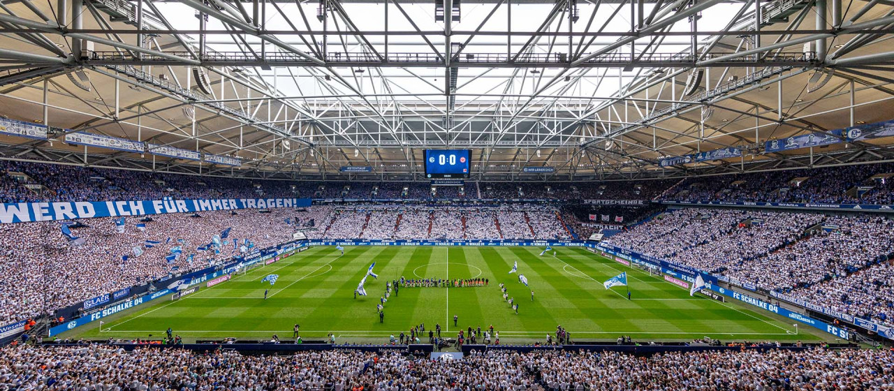 FC Twente speelt in Gelsenkirchen tegen FC Schalke 04