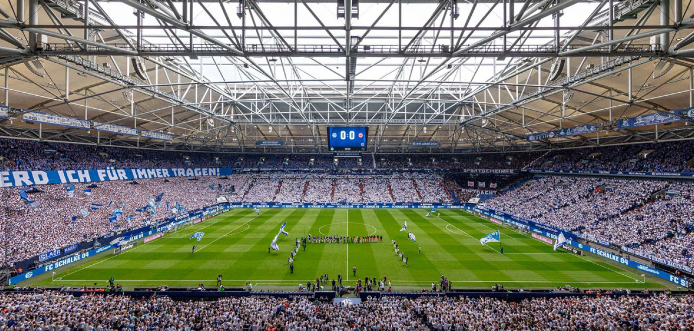 FC Twente speelt in Gelsenkirchen tegen FC Schalke 04