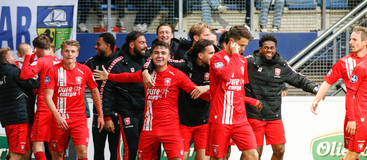 FC Twente wint in Heerenveen (1-2)