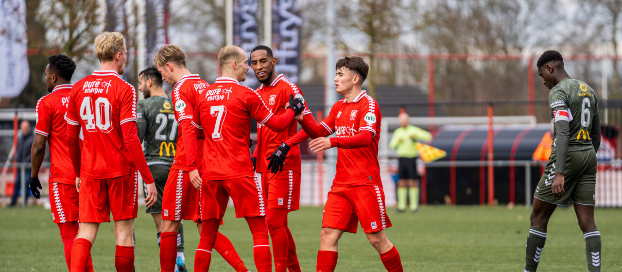 FC Twente wint van Emmen, Kik Pierie maakt rentree 