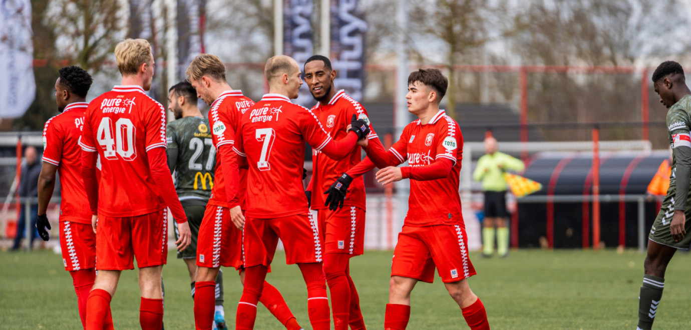 FC Twente wint van Emmen, Kik Pierie maakt rentree 