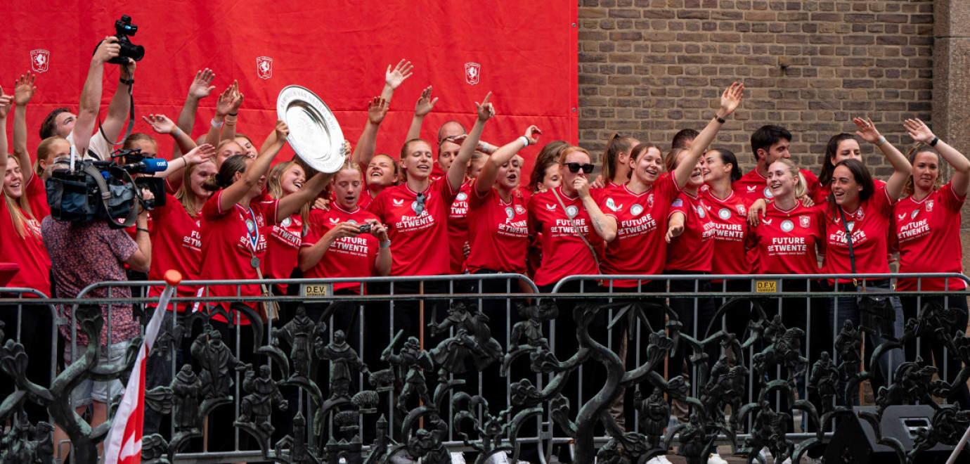 Feestelijk onthaal voor FC Twente Vrouwen