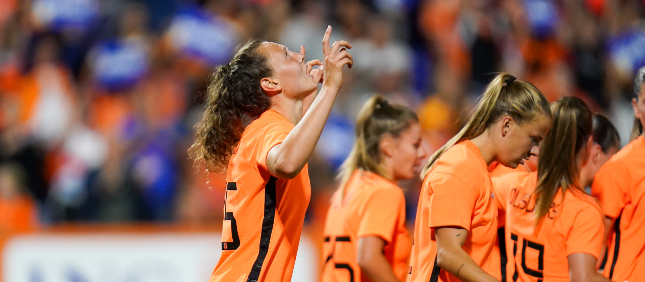 Fenna Kalma debuteert in Oranje en maakt winnende goal