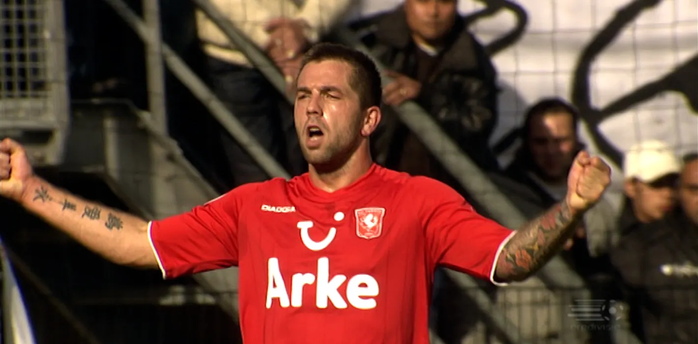 WATERMERK WIT v2.00 02 48 11.Still001