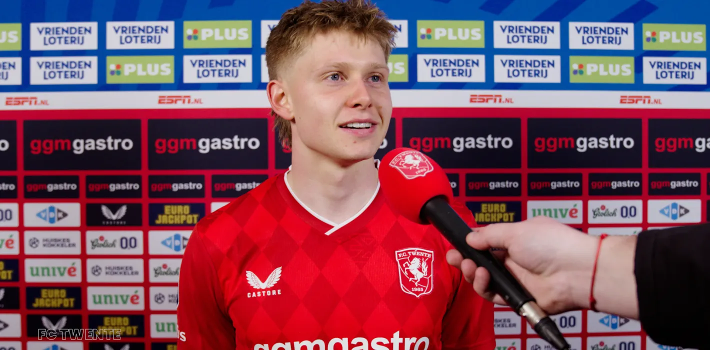 Interview Hlynsson.00 01 09 03.Still001