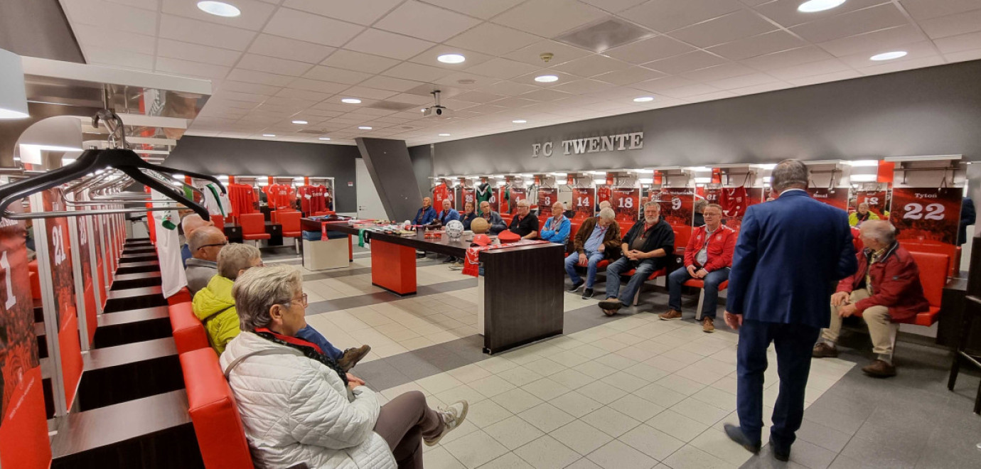 Heya de Keu! - Senioren uit Markelo op visite bij FC Twente