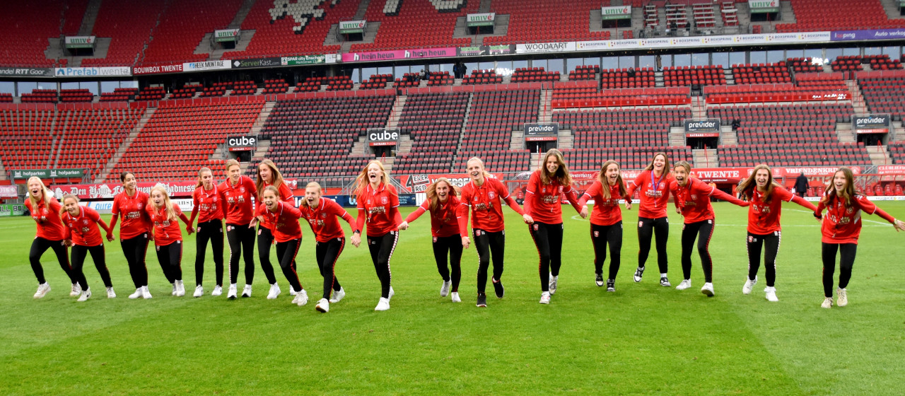 Jeugdopleiding FC Twente Vrouwen ontwikkelt door: ‘ervaring opdoen op het hoogste niveau’