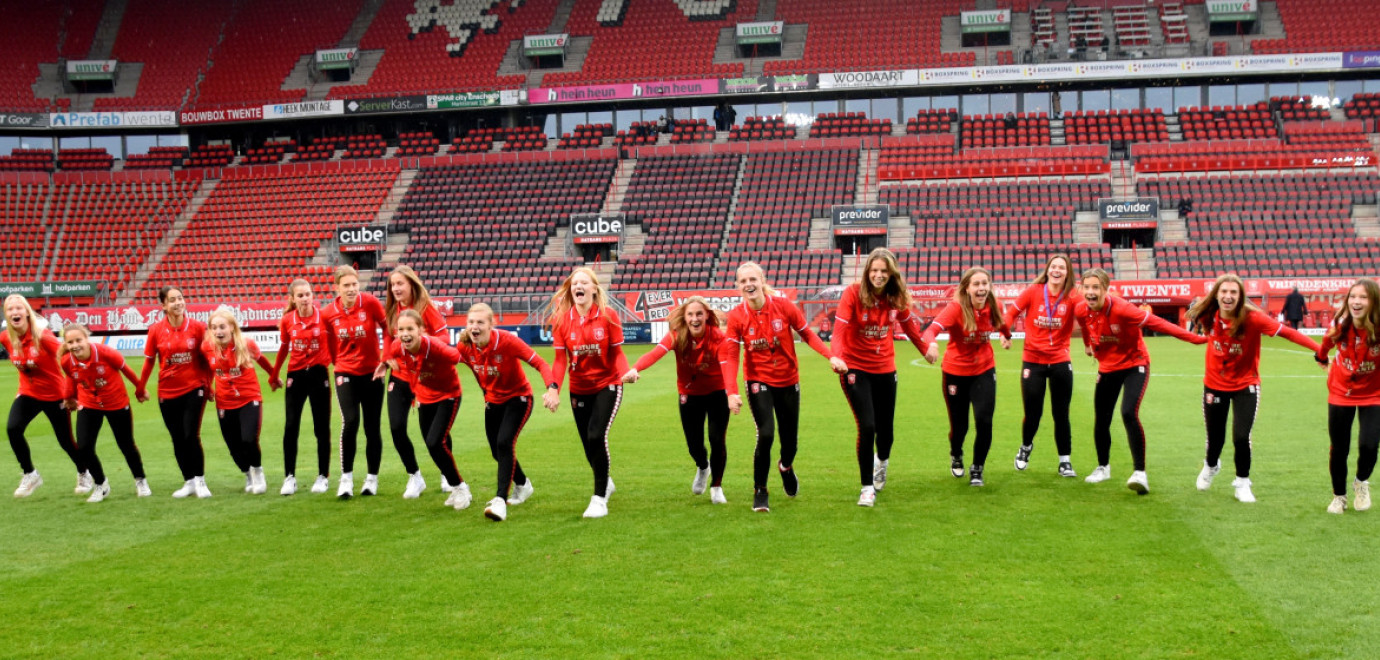 Jeugdopleiding FC Twente Vrouwen ontwikkelt door: ‘ervaring opdoen op het hoogste niveau’