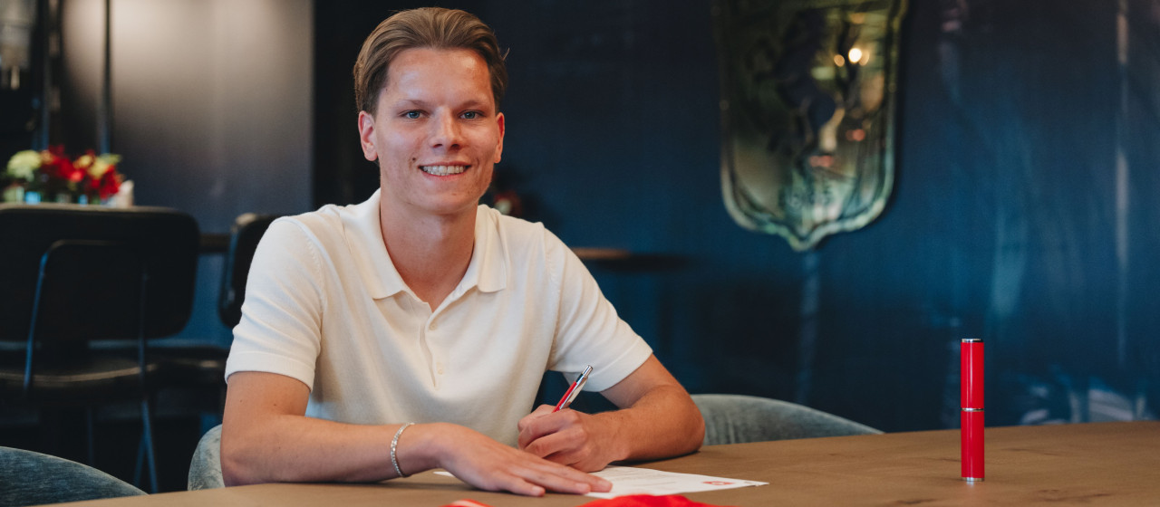 Jort Ribbers tekent contract bij FC Twente