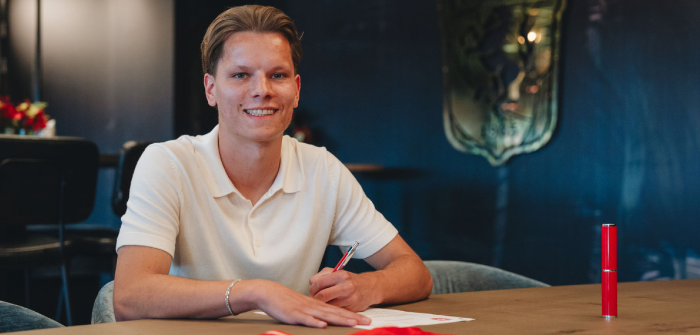 Jort Ribbers tekent contract bij FC Twente