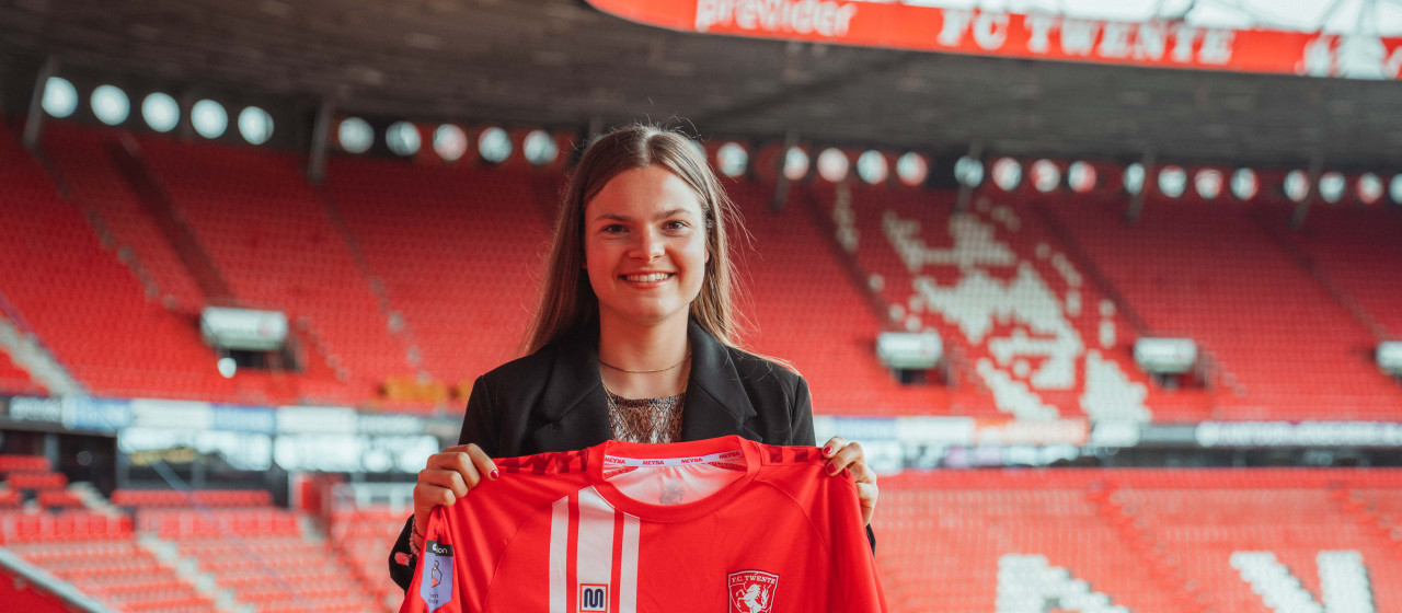 Kayleigh van Dooren tekent nieuw contract bij FC Twente Vrouwen
