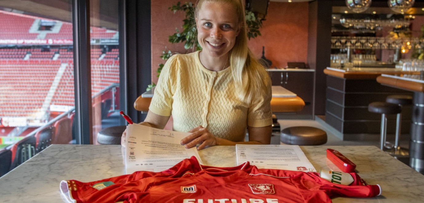 Kika van Es tekent nieuw contract 