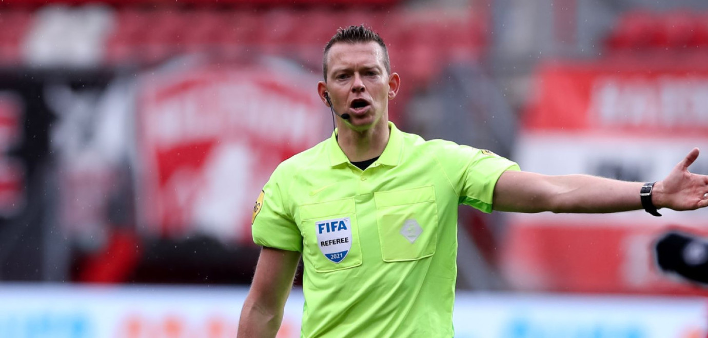 Allard Lindhout fluit GA Eagles - FC Twente