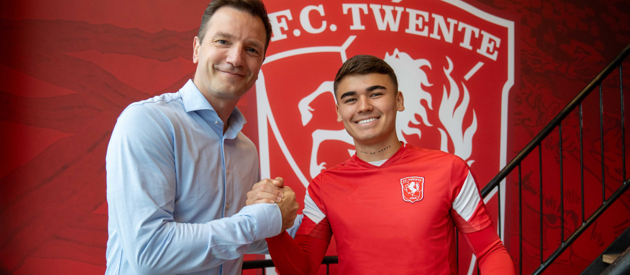 Manfred Ugalde blijft bij FC Twente 