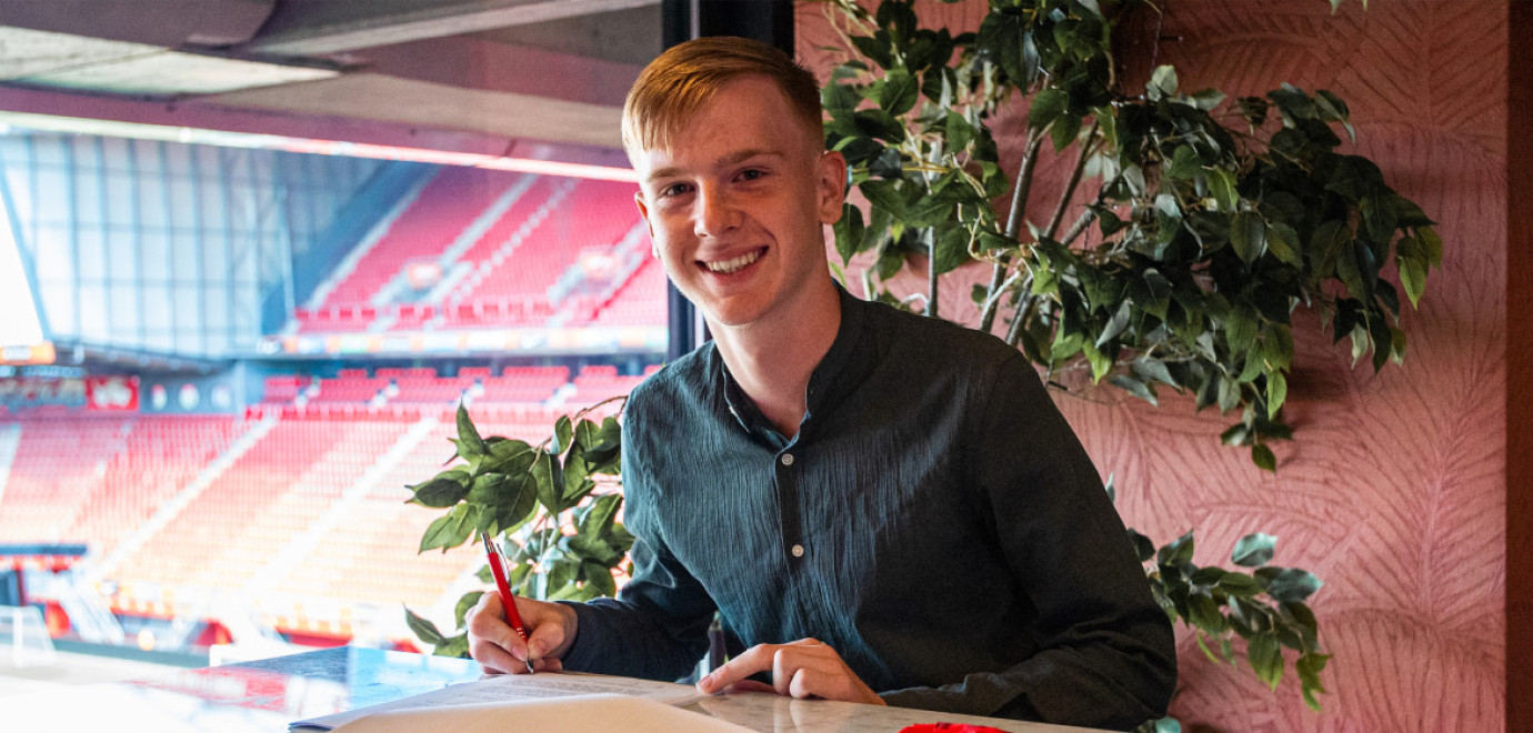 Mats Rots en Sam Karssies tekenen contract bij FC Twente   