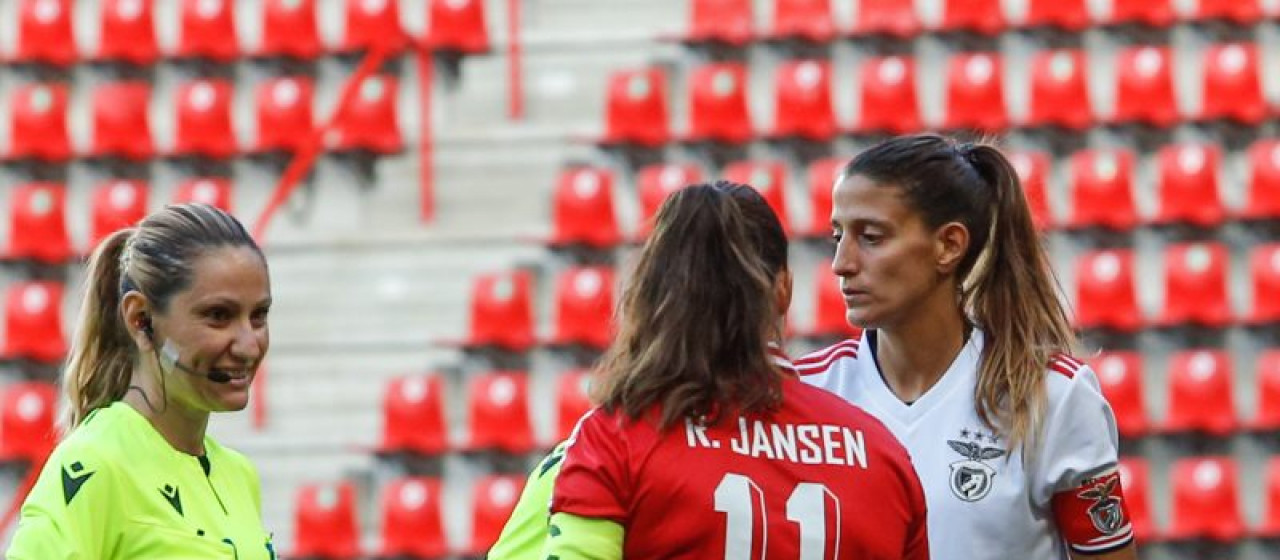 VAN BINNENUIT | Gelijkspel in voorronde Champions League