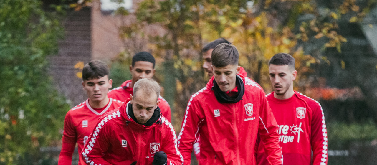 VAN BINNENUIT | Pittige ochtendtraining & krachttraining