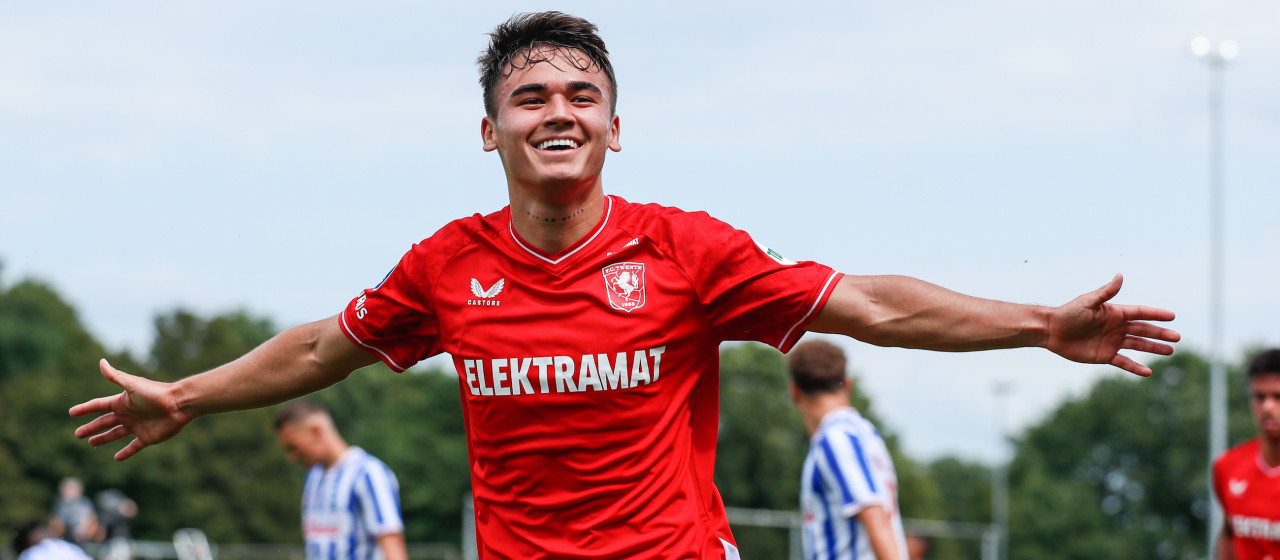 FC Twente wint met ruime cijfers van Odense BK