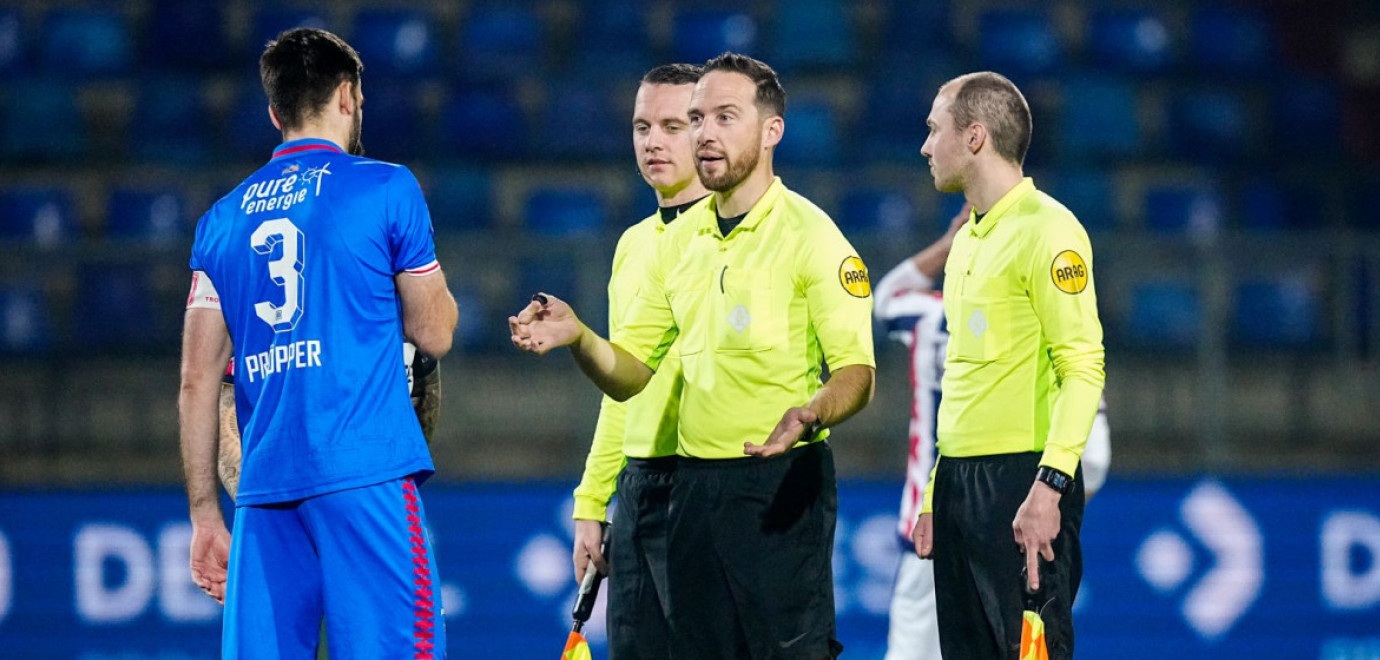 Edwin van de Graaf leidt zaterdag thuisduel met PEC Zwolle 