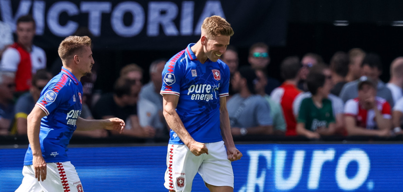 FC Twente verslaat Feyenoord in De Kuip (1-2)