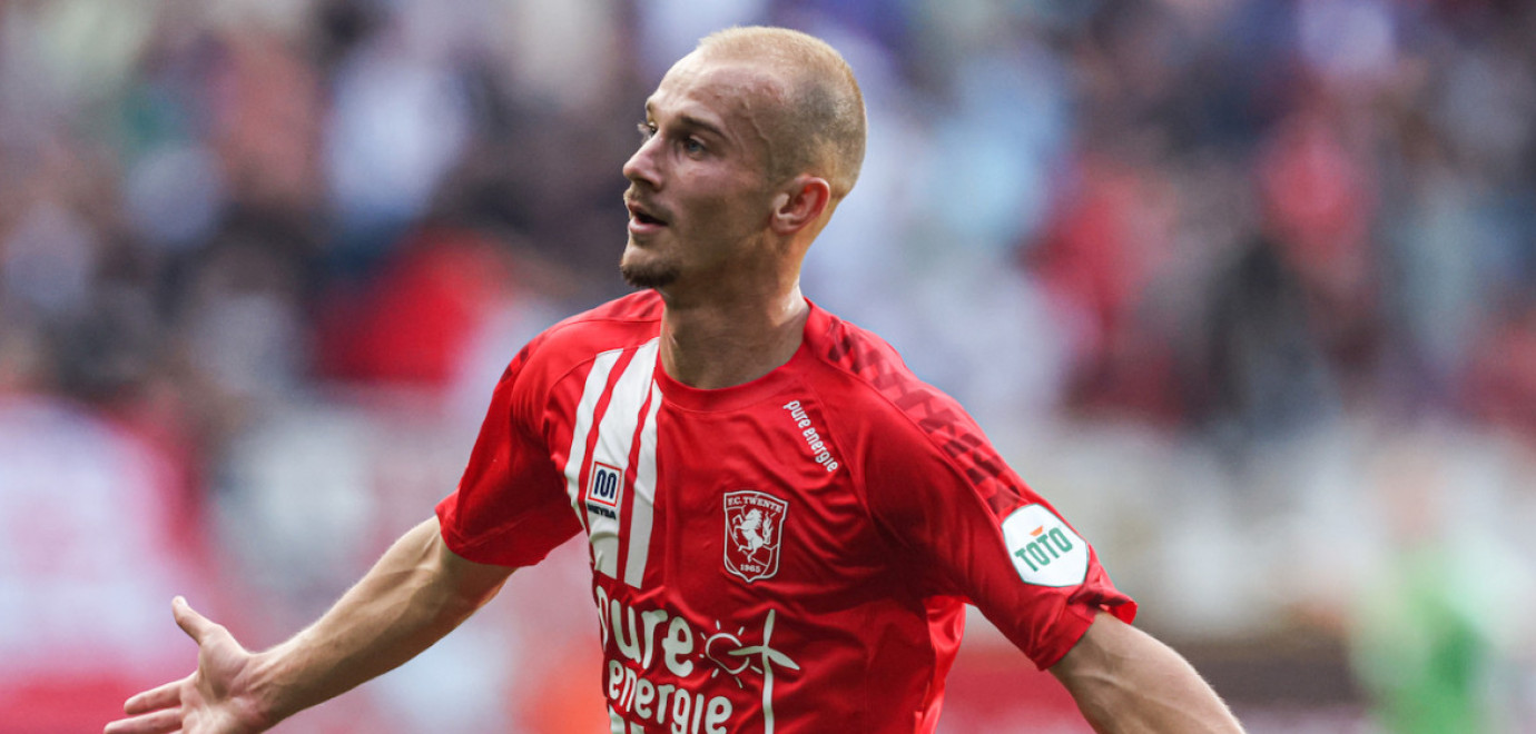 Vaclav Cerny schiet FC Twente naar zege op PSV