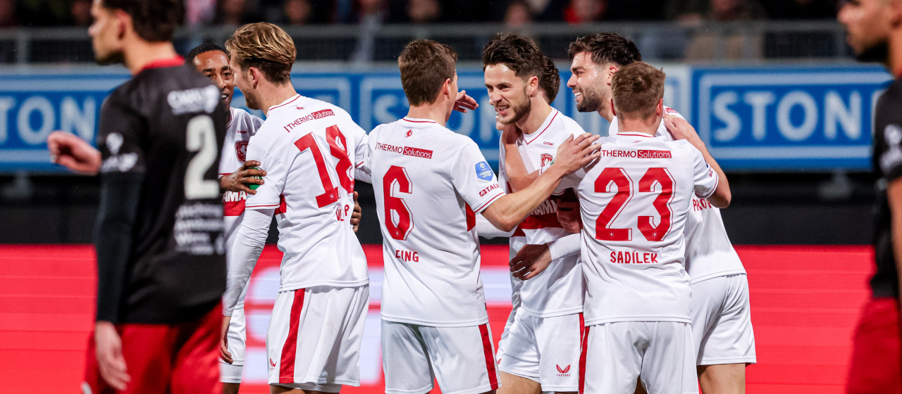 FC Twente wint bij Excelsior (0-3) 
