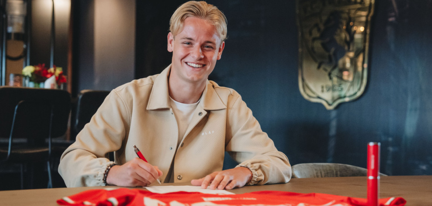 Harrie Kuster tekent contract bij FC Twente